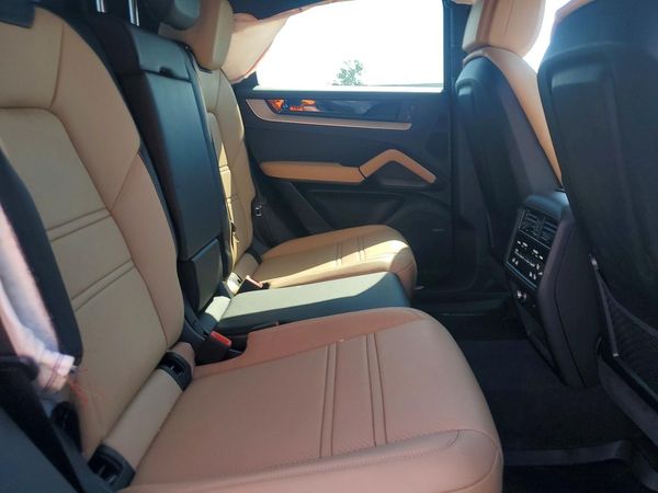 2025 PORSCHE CAYENNE