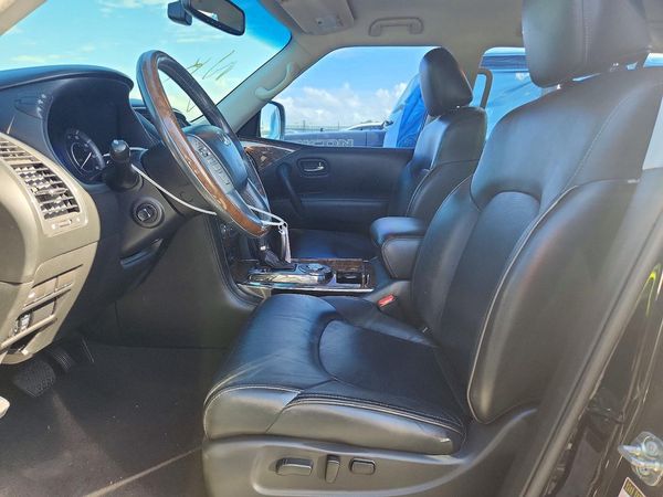 2017 INFINITI QX80 — DENT