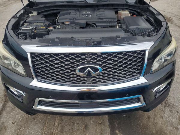 2017 INFINITI QX80 — Engine bay