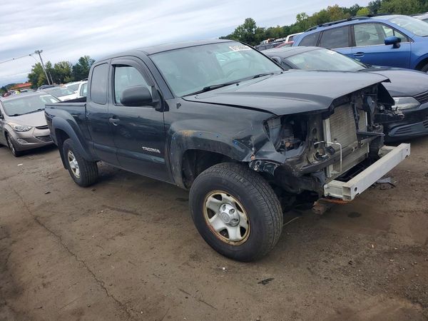 2015 TOYOTA TACOMA Delux Grade