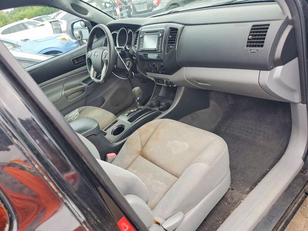 2015 TOYOTA TACOMA Delux Grade
