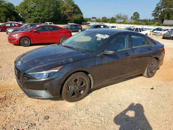 2021 HYUNDAI ELANTRA SEL — Front 3/4