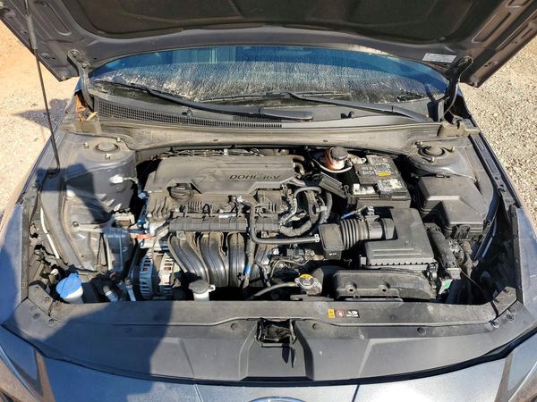 2021 HYUNDAI ELANTRA SEL — Engine bay