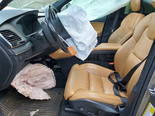 2021 VOLVO XC90 Inscription — DENT