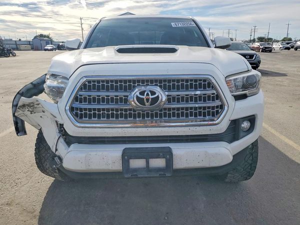 2017 TOYOTA TACOMA