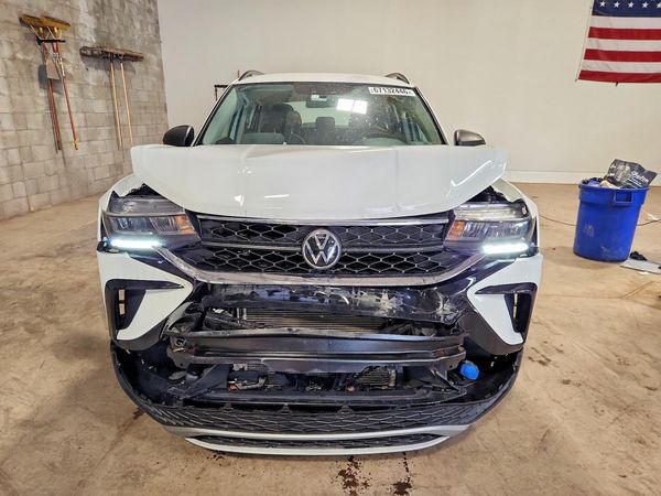 2022 VOLKSWAGEN TAOS