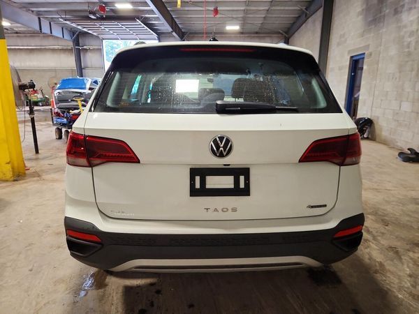 2022 VOLKSWAGEN TAOS