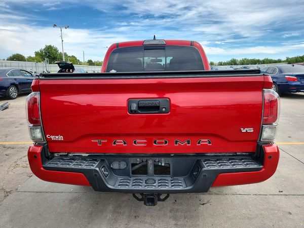 2017 TOYOTA TACOMA