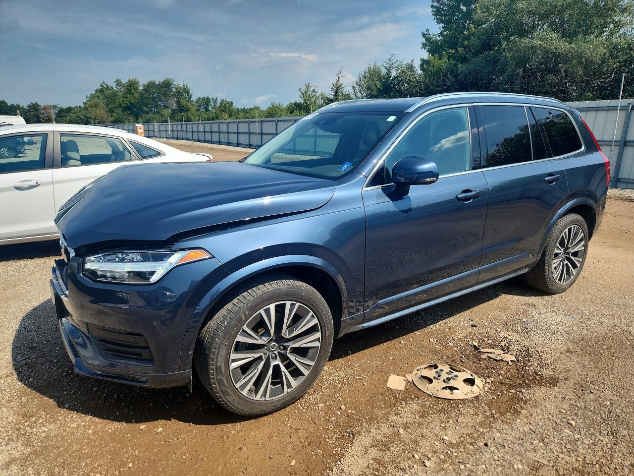2021 VOLVO XC90 Momentum