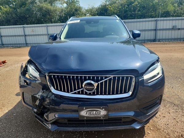 2021 VOLVO XC90 Momentum