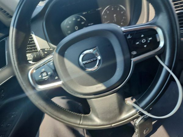 2021 VOLVO XC90 Momentum