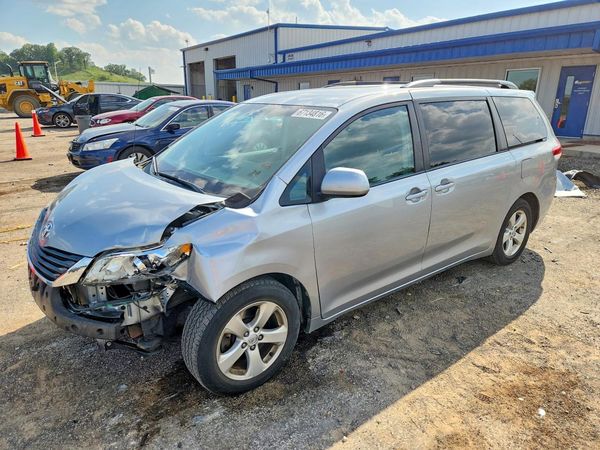 2014 TOYOTA SIENNA
