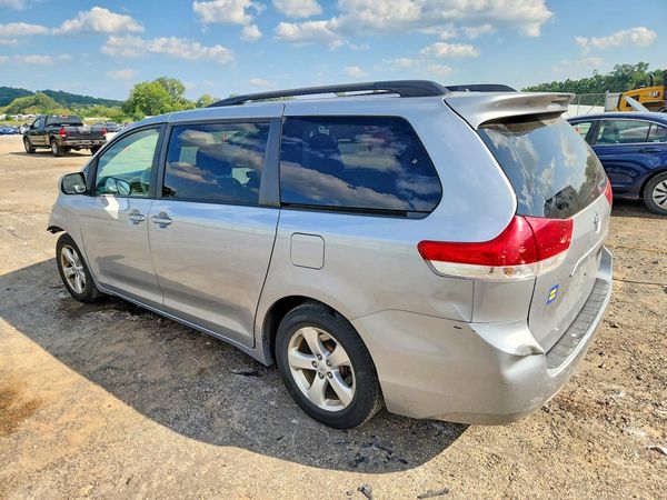 2014 TOYOTA SIENNA