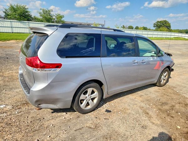 2014 TOYOTA SIENNA