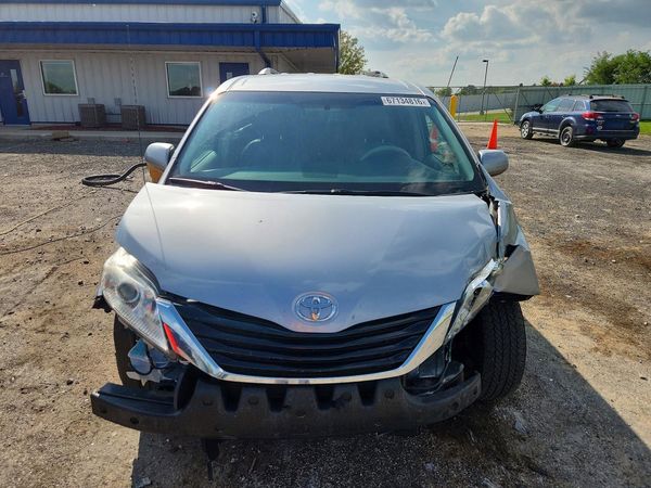 2014 TOYOTA SIENNA
