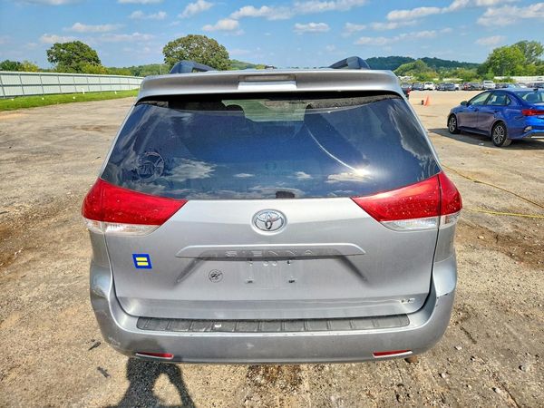 2014 TOYOTA SIENNA