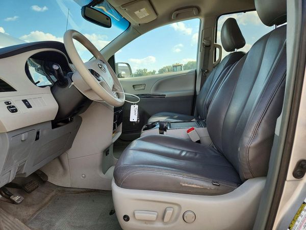 2014 TOYOTA SIENNA