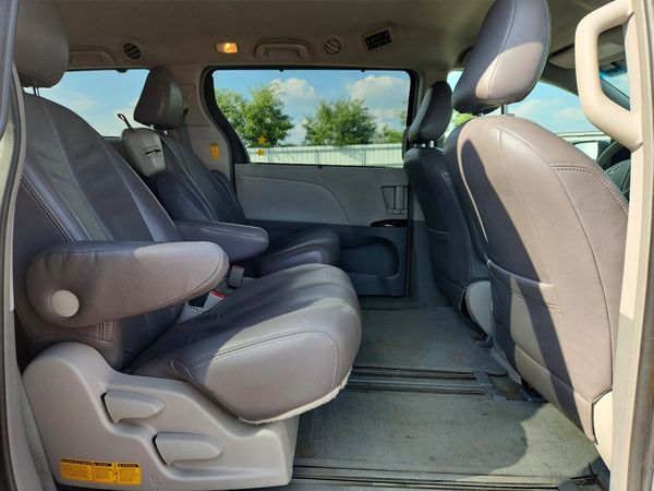 2014 TOYOTA SIENNA