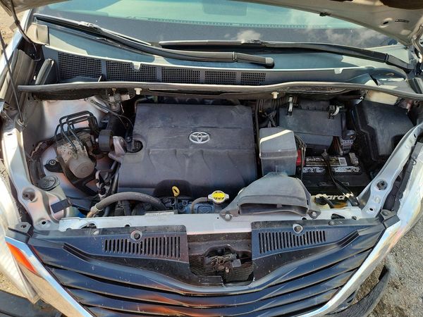2014 TOYOTA SIENNA