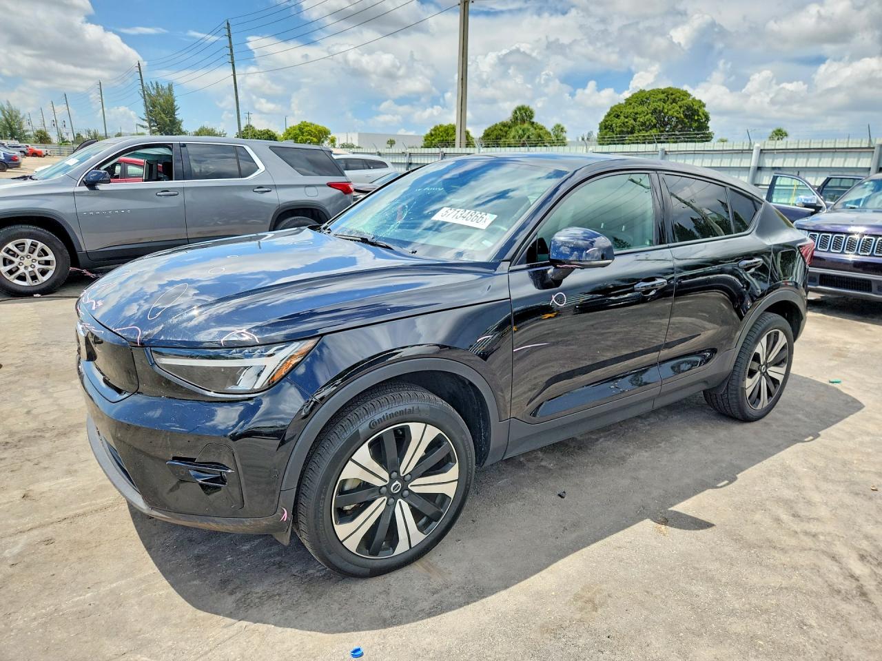2023 VOLVO C40
