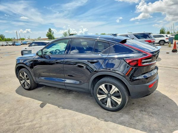 2023 VOLVO C40