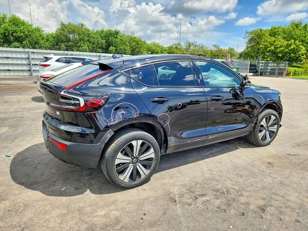 2023 VOLVO C40