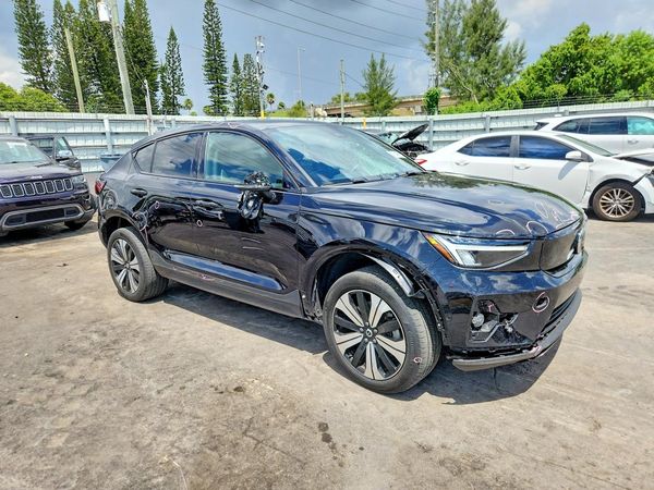 2023 VOLVO C40