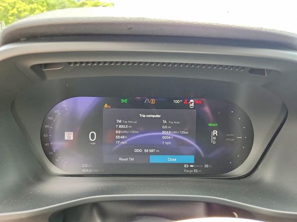2023 VOLVO C40