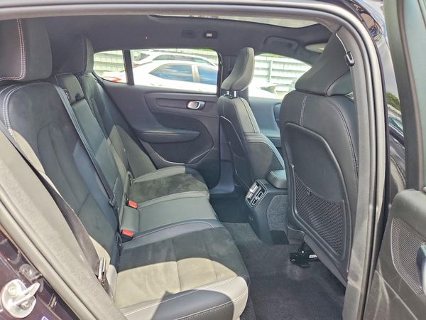 2023 VOLVO C40