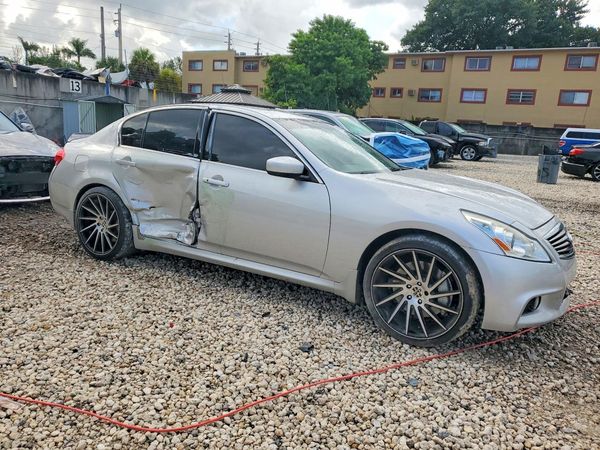 2013 INFINITI G37