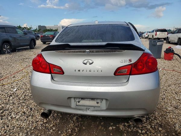 2013 INFINITI G37