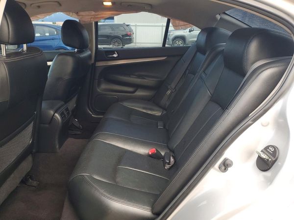 2013 INFINITI G37