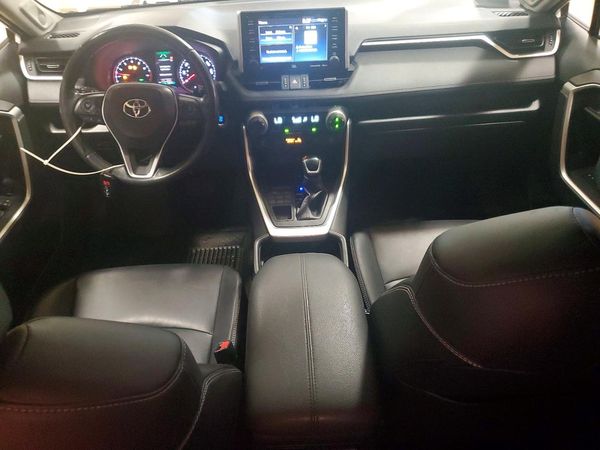 2020 TOYOTA RAV4 XLE Premium