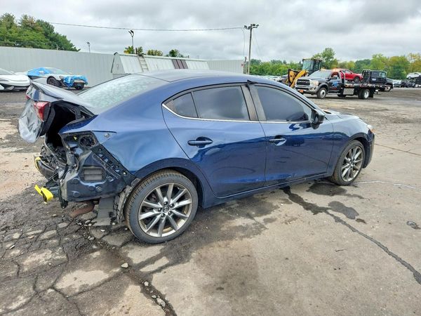 2018 MAZDA 3