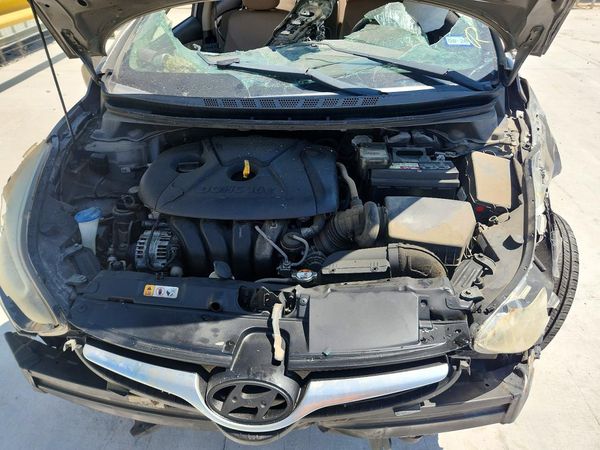 2014 HYUNDAI ELANTRA GLS(Middle) — Engine bay