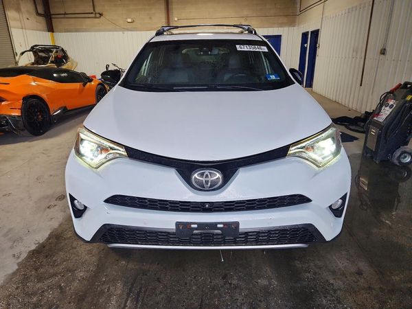 2018 TOYOTA RAV4 SE