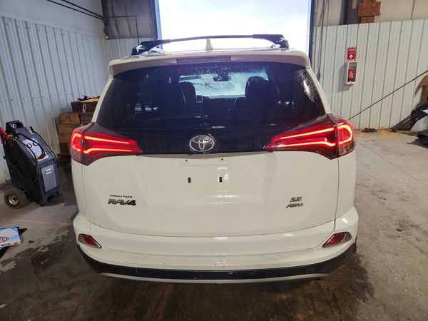 2018 TOYOTA RAV4 SE