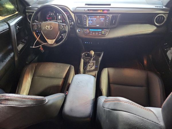 2018 TOYOTA RAV4 SE