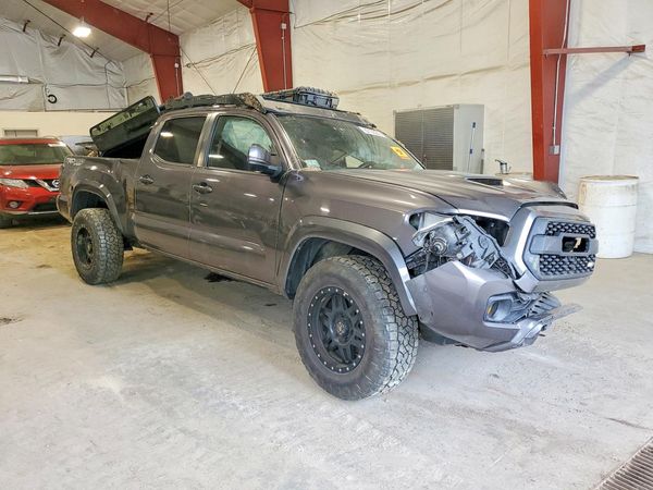2017 TOYOTA TACOMA — Passenger 3/4