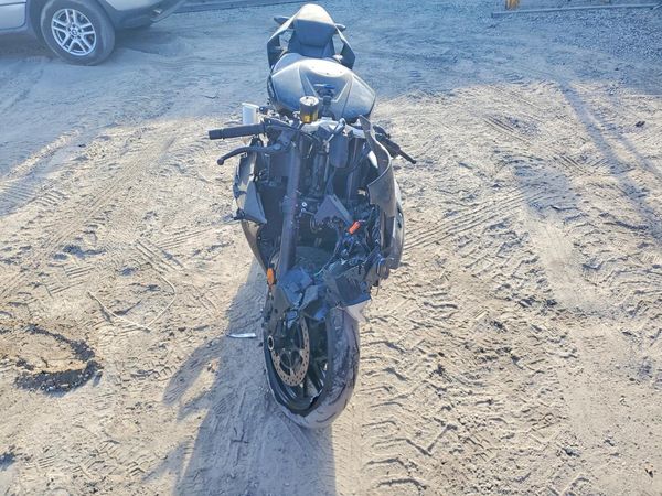 2025 CF MOTO 675SS