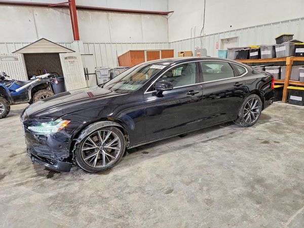 2018 VOLVO S90