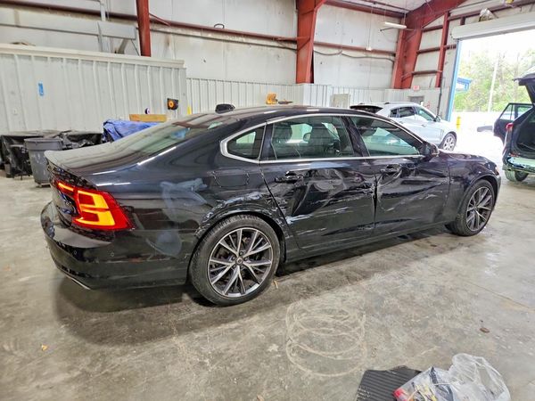 2018 VOLVO S90