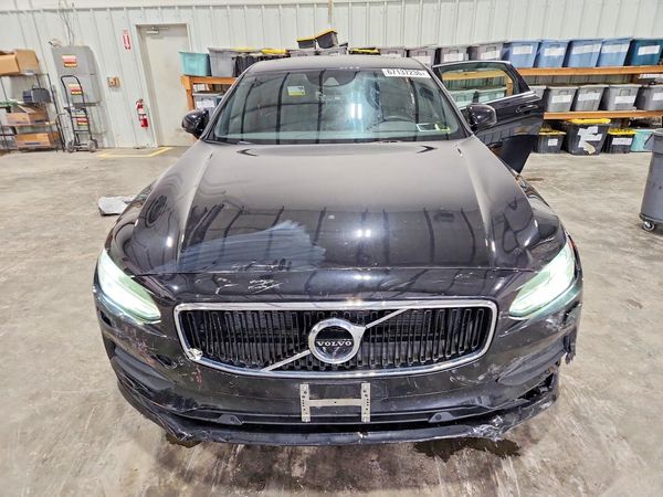 2018 VOLVO S90
