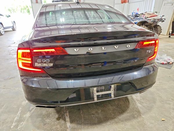 2018 VOLVO S90