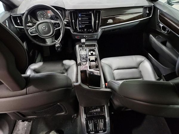 2018 VOLVO S90