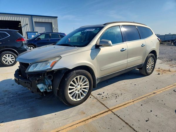 2013 CHEVROLET TRAVERSE 1LT — Front 3/4