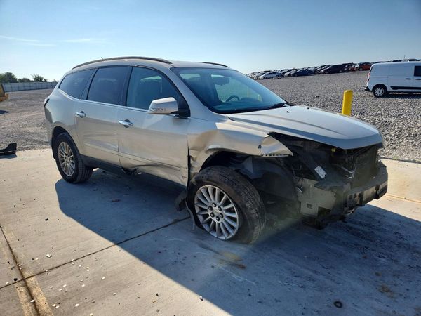 2013 CHEVROLET TRAVERSE 1LT — Passenger 3/4