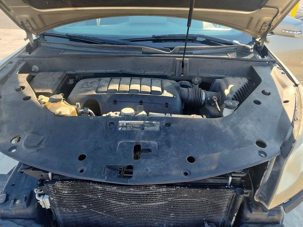 2013 CHEVROLET TRAVERSE 1LT — Engine bay
