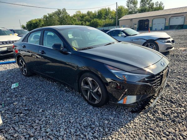2022 HYUNDAI ELANTRA SEL w/ Premium Pkg