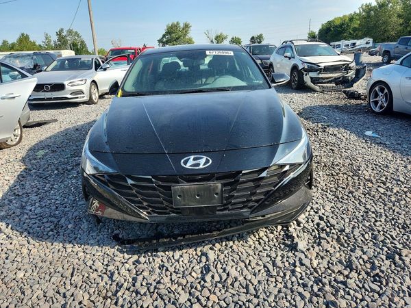 2022 HYUNDAI ELANTRA SEL w/ Premium Pkg